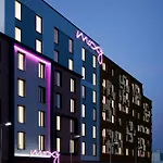 Moxy 4*
