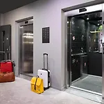 Moxy 4*
