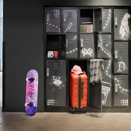 Hotel Moxy 4*