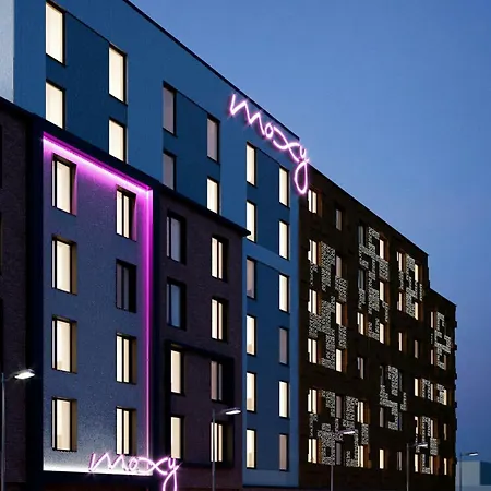 Moxy 3*