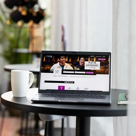 Moxy Отель Бристоль