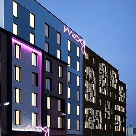 Moxy 4*