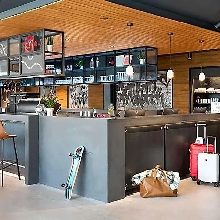 Hotel Moxy 4*