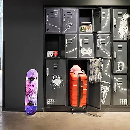 Moxy 4*