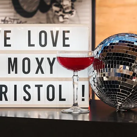 ホテル Moxy ブリストル