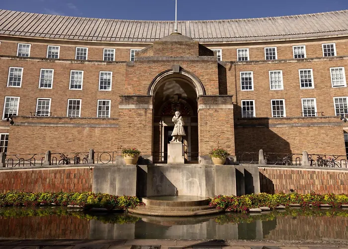 Отель Moxy Бристоль